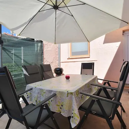 Centre With Terrace 2 *