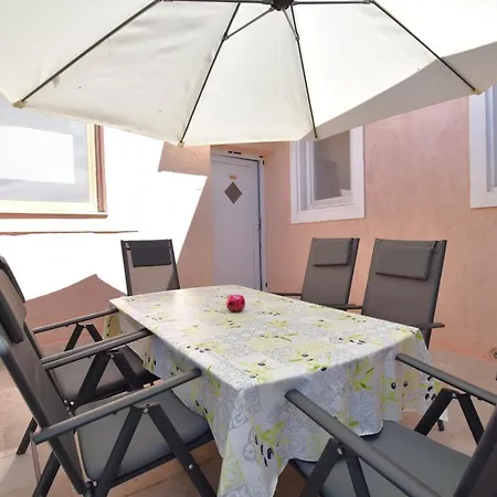 Apartment Centre With Terrace 2 *