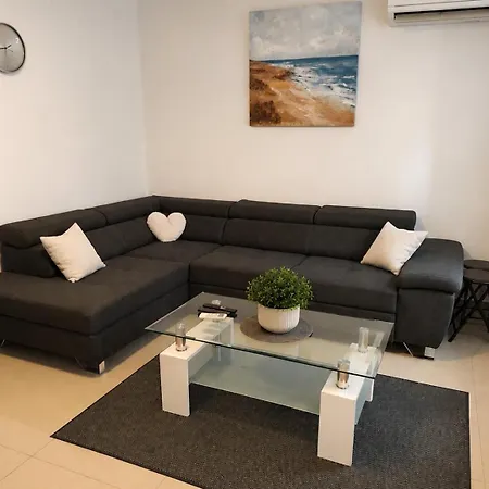 Apartment Centre With Terrace 2 *
