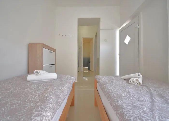Apartment Centre With Terrace 2 Pula