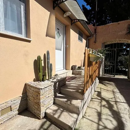 Centre With Terrace 2